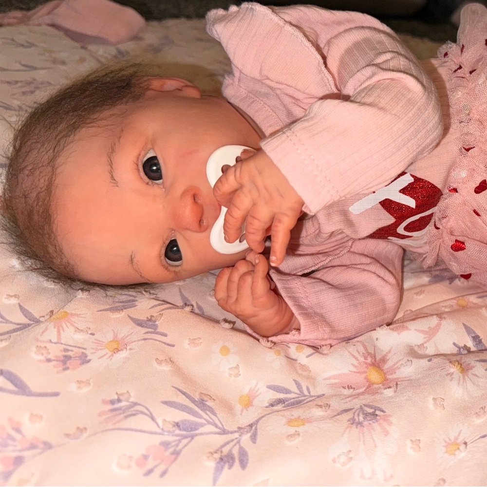 Reborn baby doll Olive brown hair New custom baby - Picture 9 of 9
